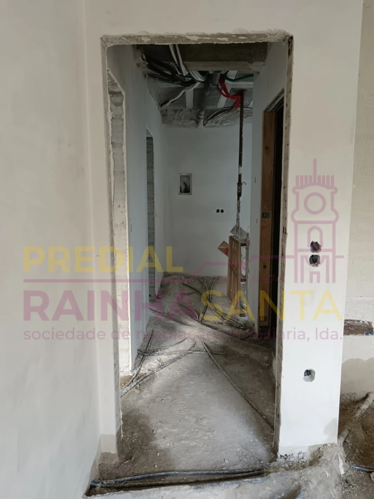 Moradia T4 para Venda em Santa Clara e Castelo Viegas Foto 6