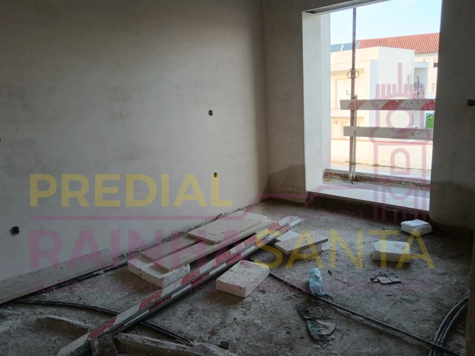 Moradia T4 para Venda em Santa Clara e Castelo Viegas Foto 10