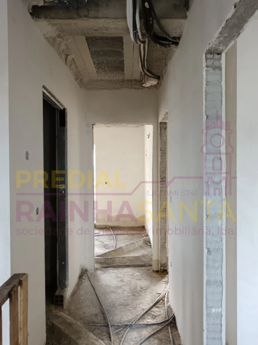 Moradia T4 para Venda em Santa Clara e Castelo Viegas Foto 5