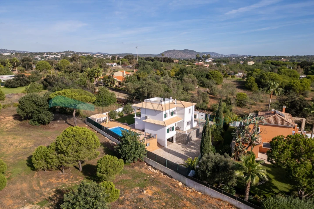 Moradia T3 para Venda em Quarteira Foto 35