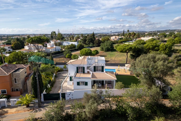 Moradia T3 para Venda em Quarteira Foto 34