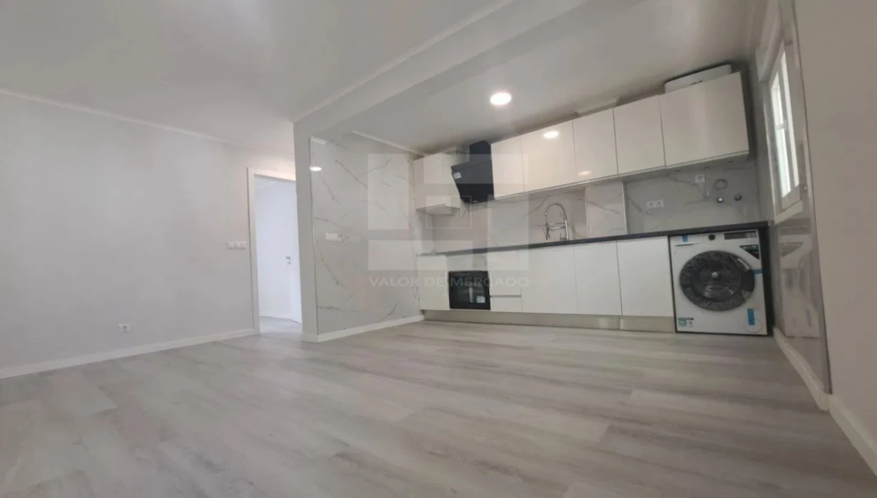 Apartamento T3 para Venda em Laranjeiro e Feijó Foto 4
