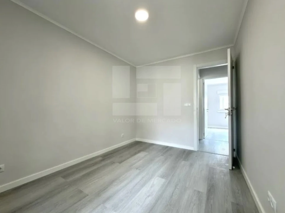 Apartamento T3 para Venda em Laranjeiro e Feijó Foto 8