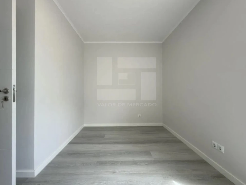 Apartamento T3 para Venda em Laranjeiro e Feijó Foto 13