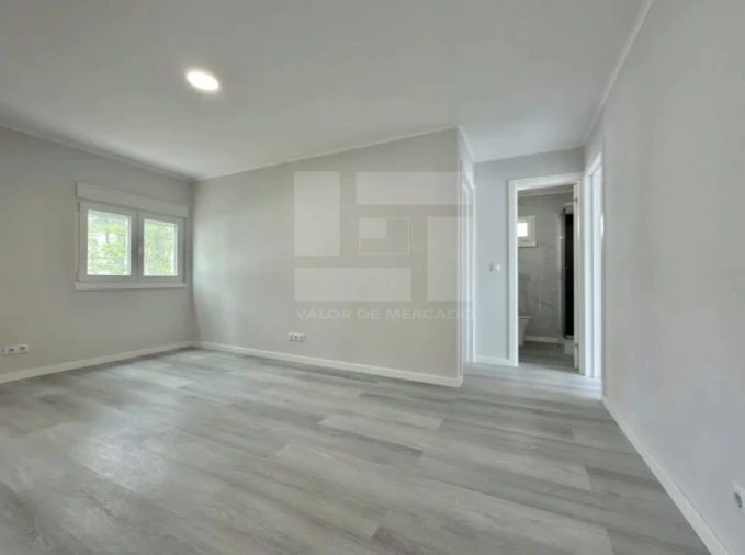 Apartamento T3 para Venda em Laranjeiro e Feijó Foto 2