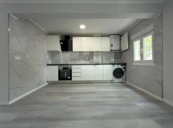 Apartamento T3 para Venda em Laranjeiro e Feijó Foto 3