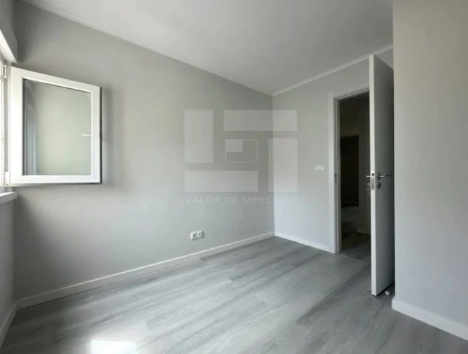 Apartamento T3 para Venda em Laranjeiro e Feijó Foto 14