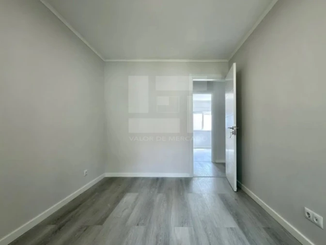 Apartamento T3 para Venda em Laranjeiro e Feijó Foto 17