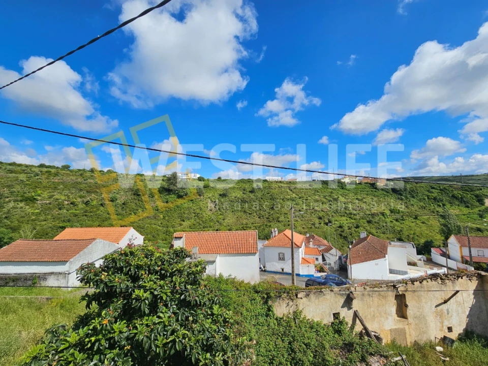 Moradia T2 para Venda em Igreja Nova e Cheleiros Foto 9