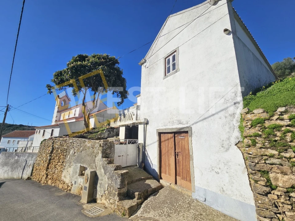 Moradia T2 para Venda em Igreja Nova e Cheleiros Foto 2