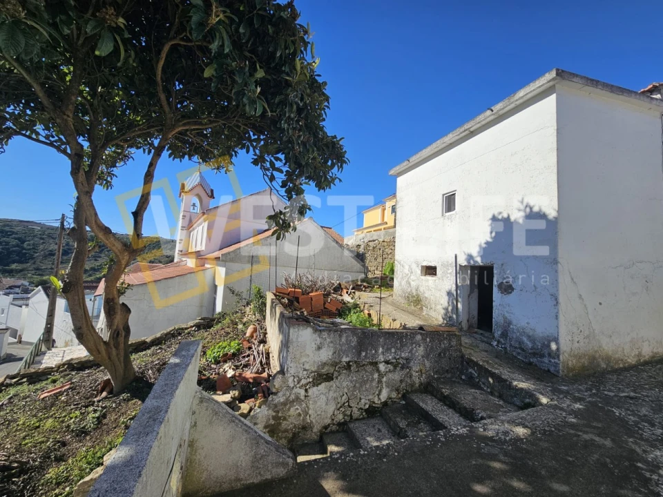 Moradia T2 para Venda em Igreja Nova e Cheleiros Foto 3