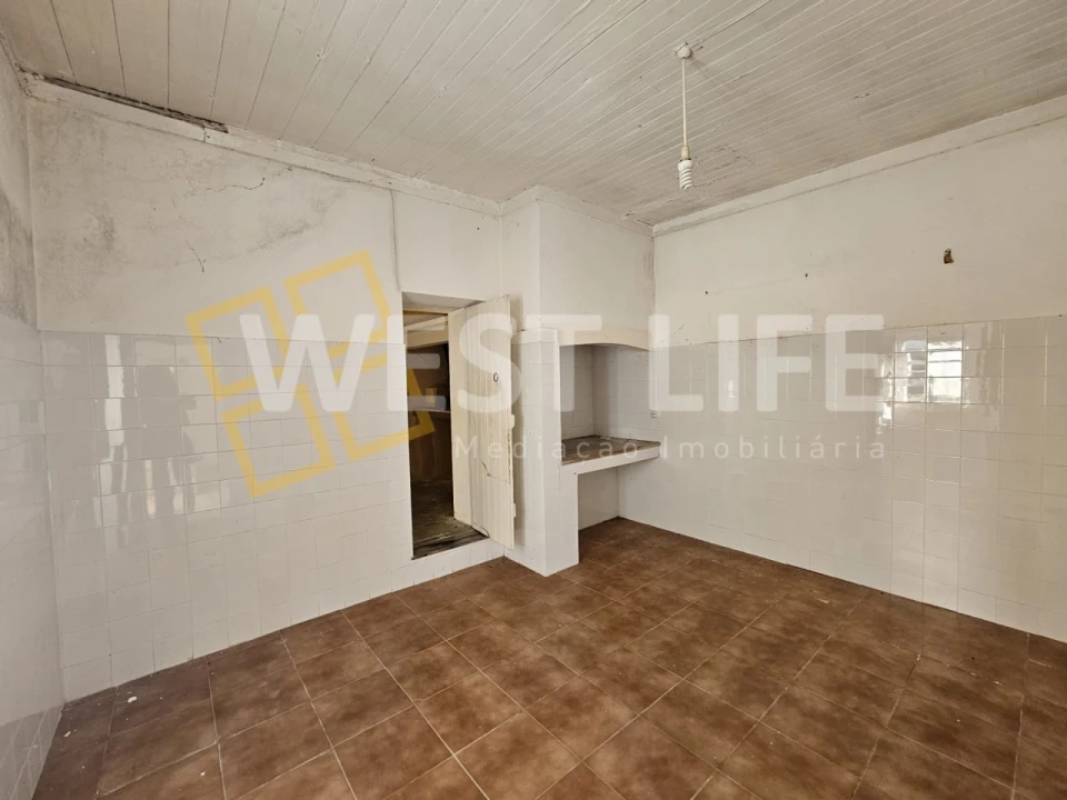 Moradia T2 para Venda em Igreja Nova e Cheleiros Foto 11