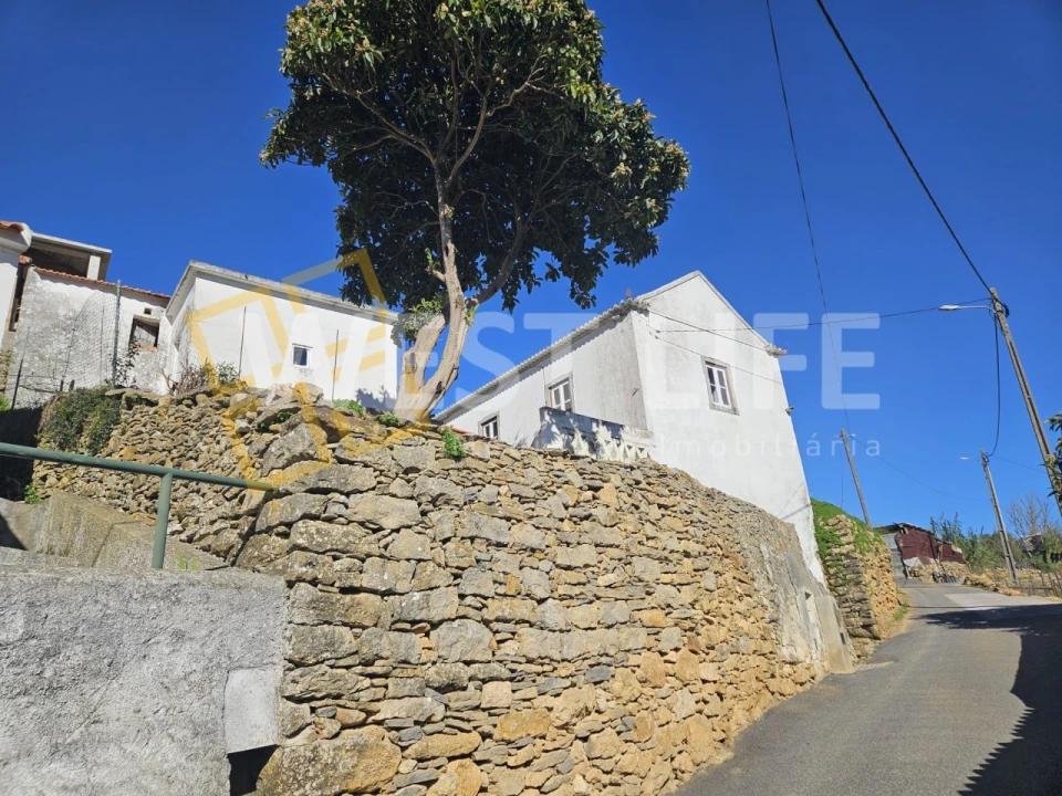 Moradia T2 para Venda em Igreja Nova e Cheleiros Foto 16