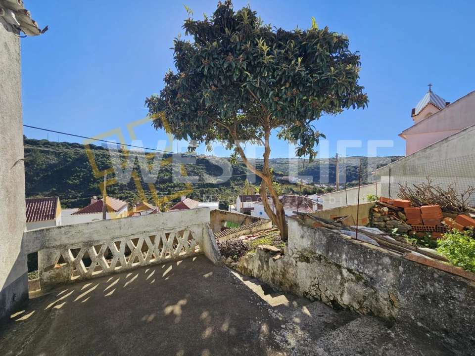 Moradia T2 para Venda em Igreja Nova e Cheleiros Foto 18