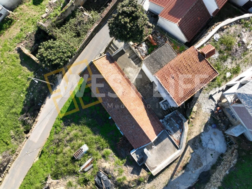 Moradia T2 para Venda em Igreja Nova e Cheleiros Foto 30