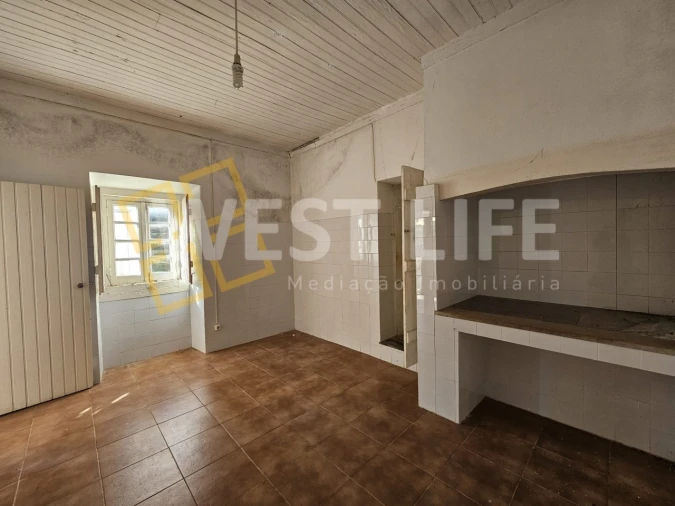 Moradia T2 para Venda em Igreja Nova e Cheleiros Foto 7