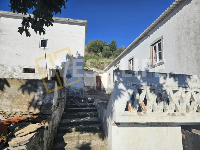 Moradia T2 para Venda em Igreja Nova e Cheleiros Foto 10