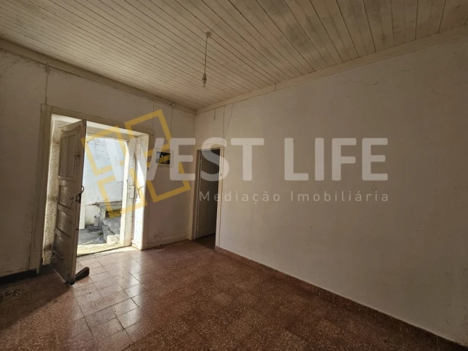 Moradia T2 para Venda em Igreja Nova e Cheleiros Foto 12