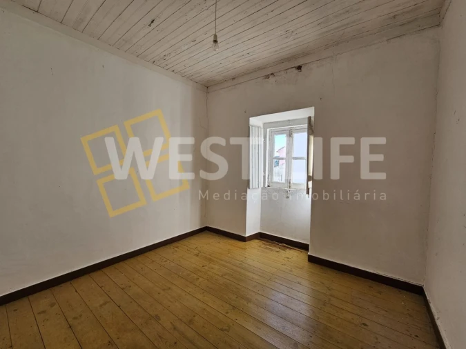 Moradia T2 para Venda em Igreja Nova e Cheleiros Foto 14