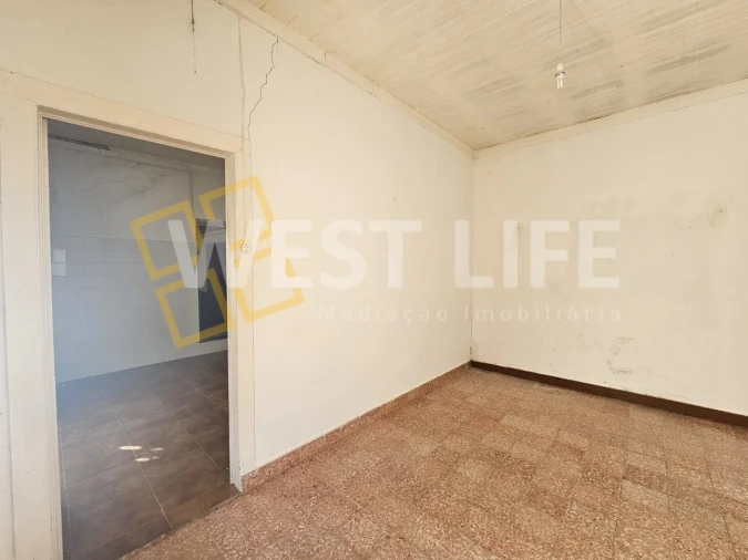 Moradia T2 para Venda em Igreja Nova e Cheleiros Foto 15