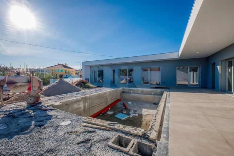 Moradia T4 para Venda em Nadadouro Foto 3