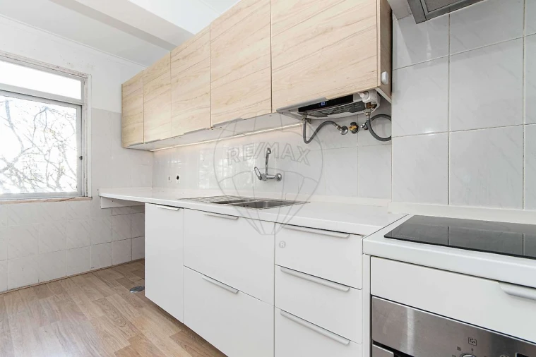 Apartamento T3 para Venda em Alfragide Foto 2