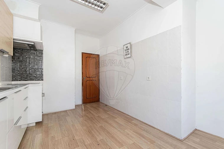 Apartamento T3 para Venda em Alfragide Foto 4