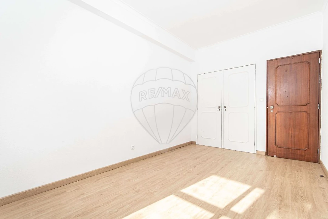 Apartamento T3 para Venda em Alfragide Foto 8