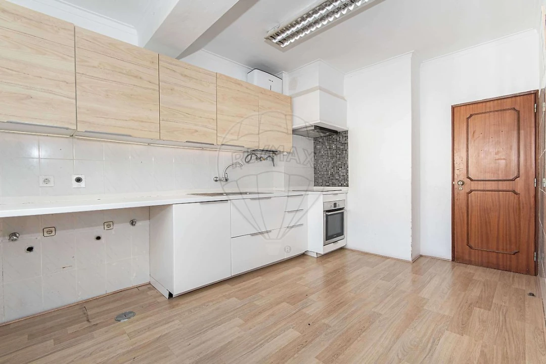 Apartamento T3 para Venda em Alfragide Foto 3
