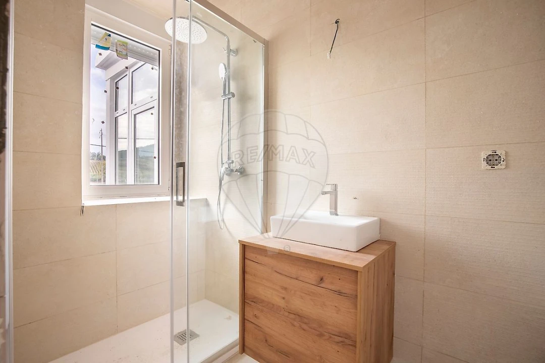 Moradia T3 para Venda em Turcifal Foto 11