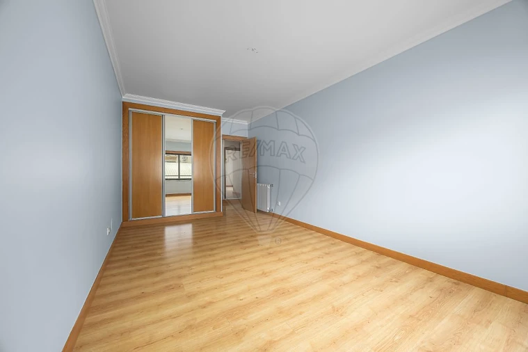 Apartamento T2 para Venda em Carregado e Cadafais Foto 10