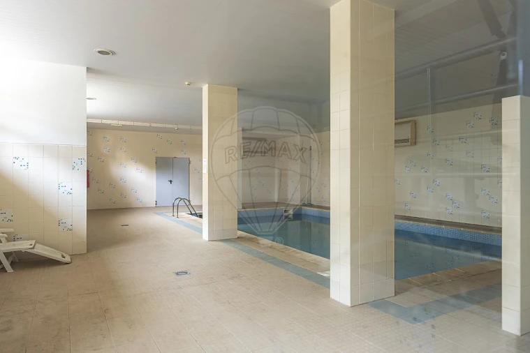 Apartamento T2 para Venda em Carregado e Cadafais Foto 17