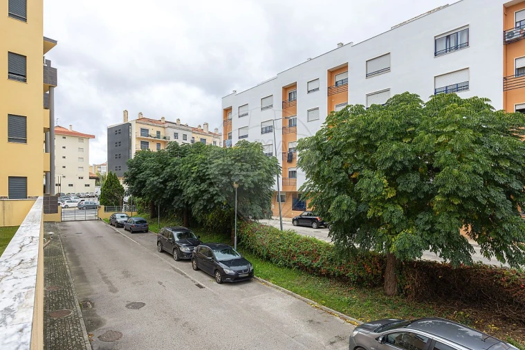 Apartamento T2 para Venda em Carregado e Cadafais Foto 19