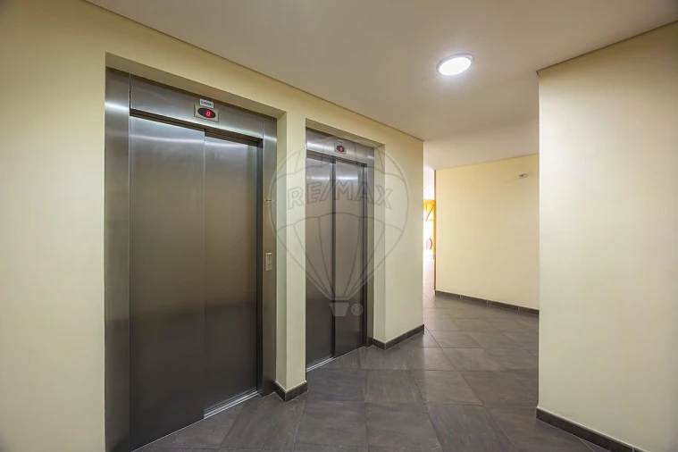 Apartamento T2 para Venda em Carregado e Cadafais Foto 15