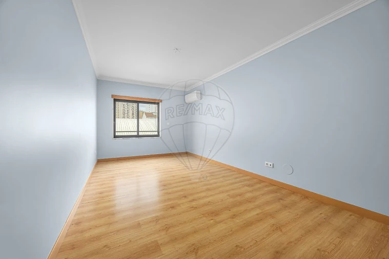 Apartamento T2 para Venda em Carregado e Cadafais Foto 9