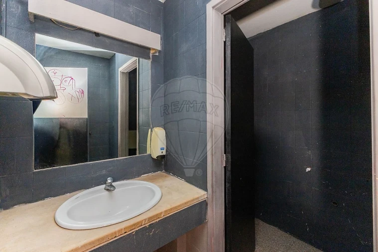 Loja para Venda em São Mamede de Infesta e Senhora da Hora Foto 12