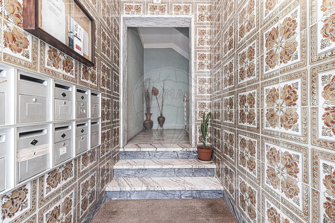 Apartamento T2 para Venda em Odivelas Foto 2