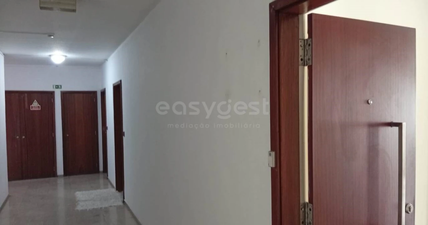 Escritório para Venda em Leiria, Pousos, Barreira e Cortes Foto 14