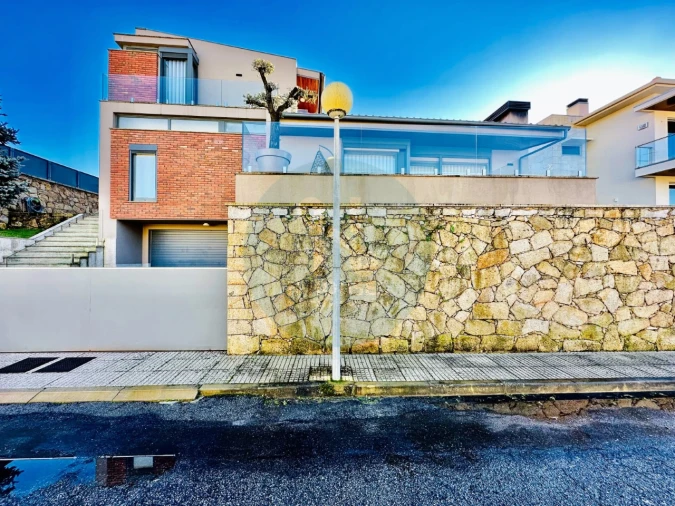 Moradia T4 para Venda em Nogueira, Fraião e Lamaçães Foto 43