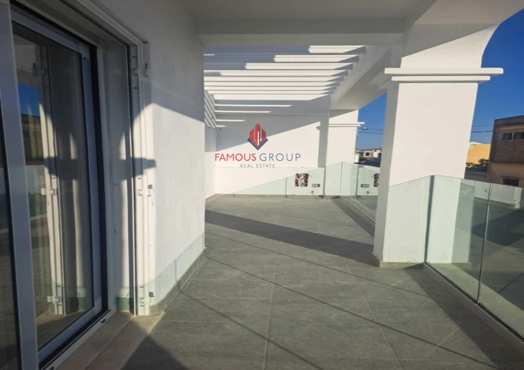 Moradia T5 para Venda em Alvor Foto 2