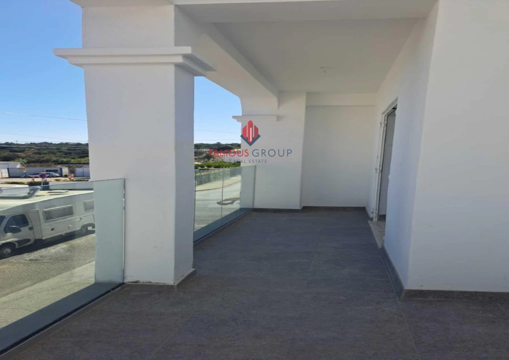 Moradia T5 para Venda em Alvor Foto 3