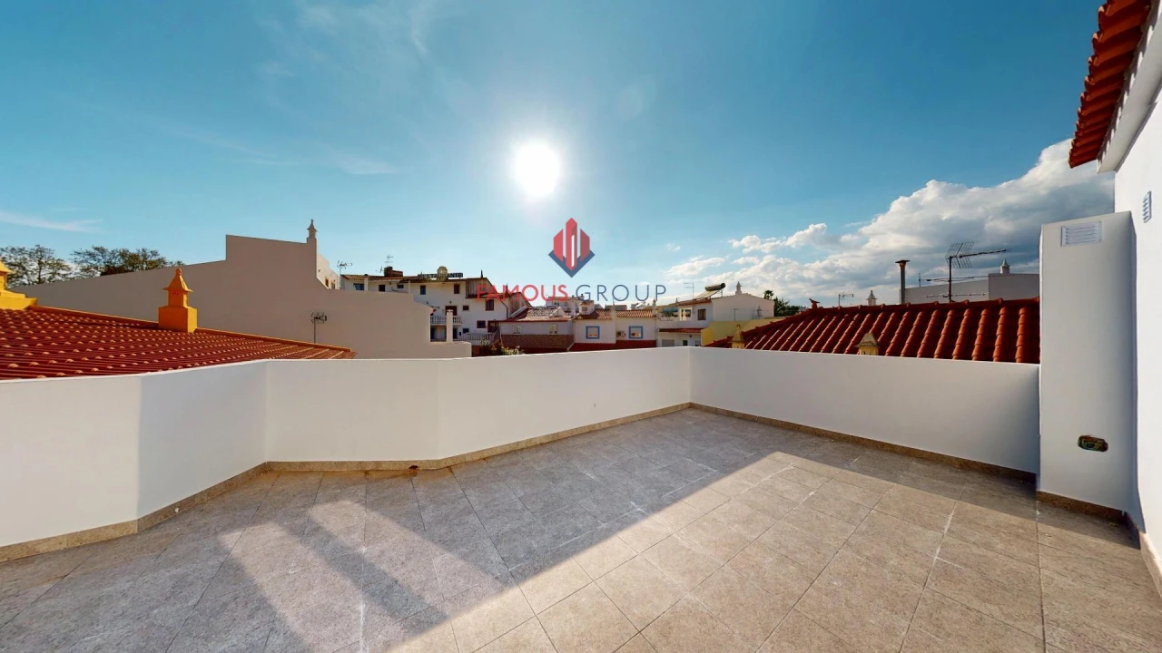 Moradia T5 para Venda em Alvor Foto 1
