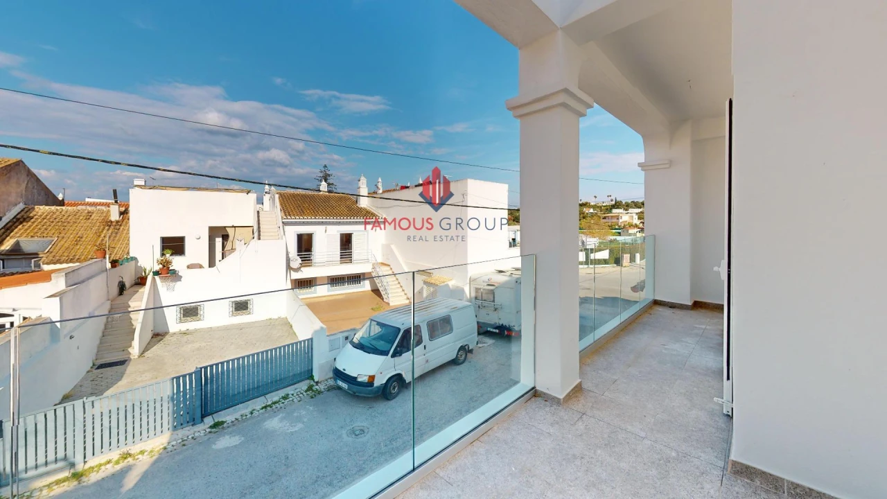 Moradia T5 para Venda em Alvor Foto 3