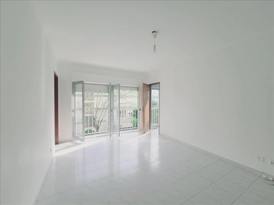 Apartamento T2 para Venda em Massamá e Monte Abraão Foto 1