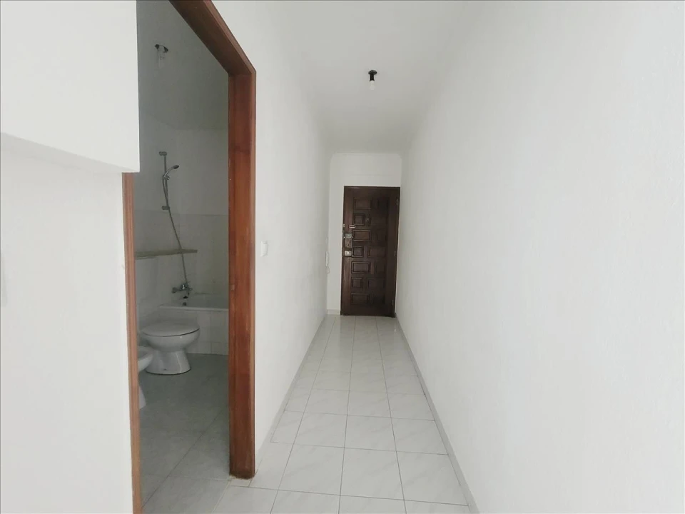 Apartamento T2 para Venda em Massamá e Monte Abraão Foto 10