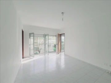 Apartamento T2 para Venda em Massamá e Monte Abraão