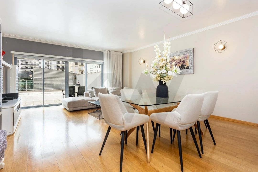 Apartamento T3 para Venda em Alvalade Foto 2