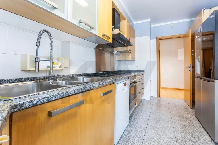 Apartamento T3 para Venda em Alvalade Foto 12