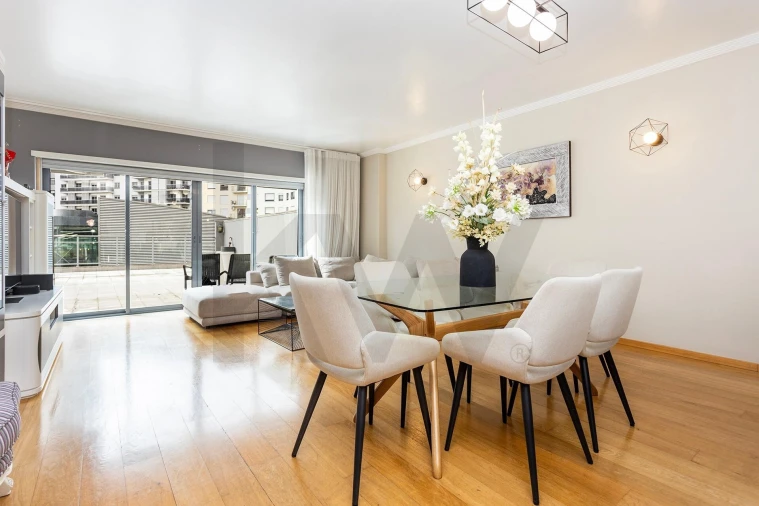 Apartamento T3 para Venda em Alvalade Foto 2