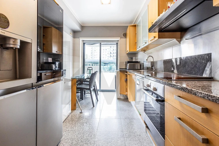 Apartamento T3 para Venda em Alvalade Foto 11